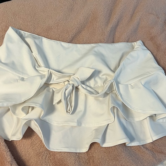 Ruffle Crop Top White - Picture 7 of 12